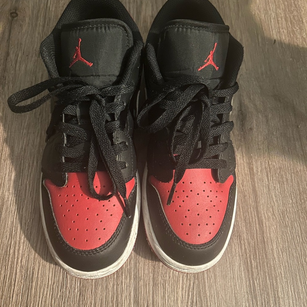 Nike Sneakers Black and Red